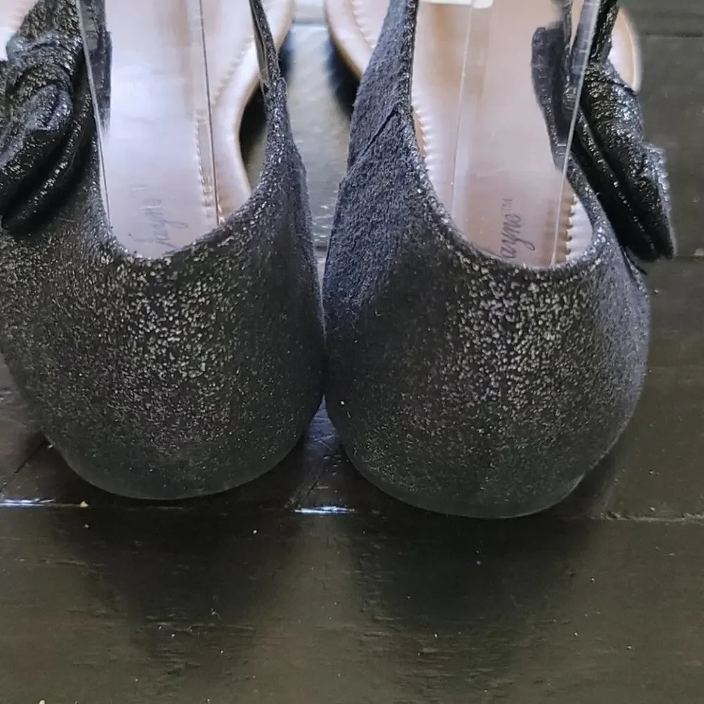 NEW - SARAH JAYNE Sandals Metallic Flats Boho Cut Outs Size 6 Black & Silver